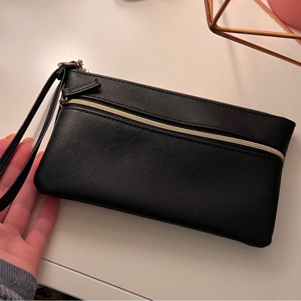 black hand bag